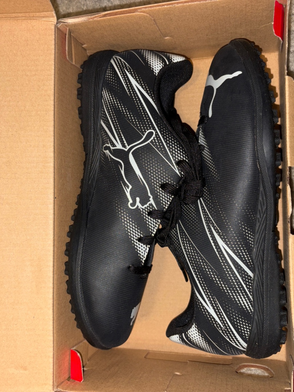 Puma Unisex Child Attacanto Junior Soccer Cleats Size 4.5 Black and Silver